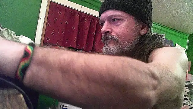 Snapshot of HippieDad333 chatting on April 28, 2026, 3:22 am HippieDad333 online show from April 28, 2026, 3:22 am