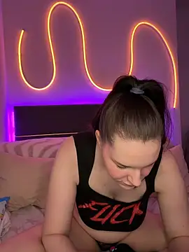 Snapshot of Mila-Jasmin chatting on February 17, 2026, 10:12 am Mila-Jasmin online show from February 17, 2026, 10:12 am