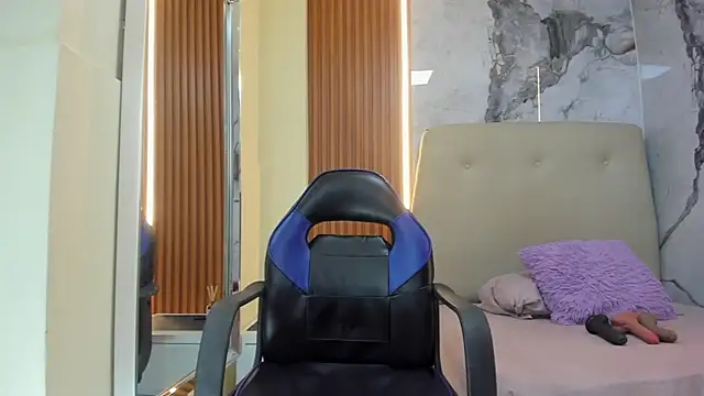 SAMANTHABENET online show from October 3, 2025, 7:15 pm