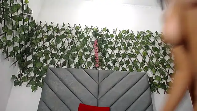 vfridaper online show from December 5, 2025, 12:59 pm