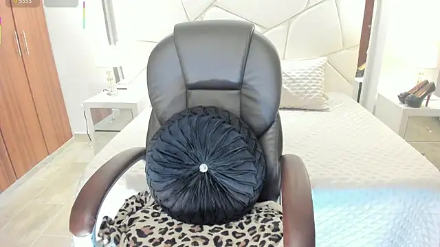 Snapshot of Natasha_Kiim_ chatting on June 5, 2026, 5:01 am Natasha Kiim online show from June 5, 2026, 5:01 am