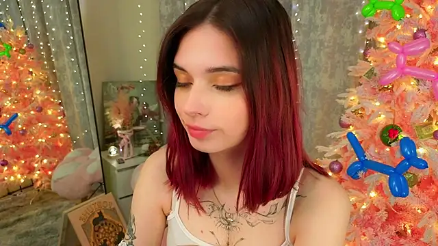 LunaraRada online show from January 13, 2026, 5:50 pm