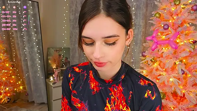 LunaraRada online show from December 16, 2025, 5:39 pm