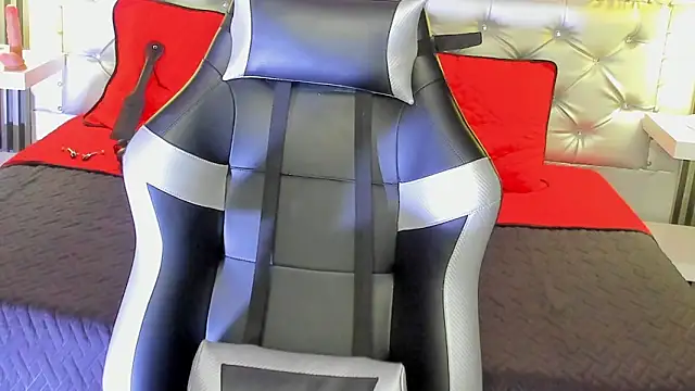 MaraBlake  online show from October 7, 2025, 9:05 pm