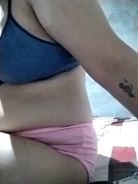 Snapshot of Ella_marie14 chatting on February 24, 2026, 12:00 am Ella marie14 online show from February 24, 2026, 12:00 am