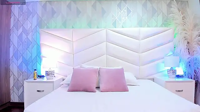 Charlotte hall  online show from September 26, 2025, 3:35 am