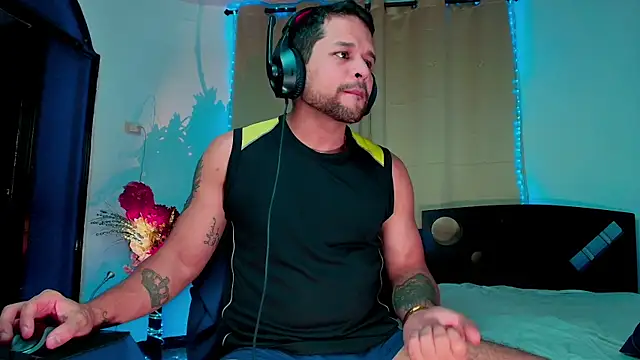 LucasGaeel online show from November 15, 2025, 12:03 am