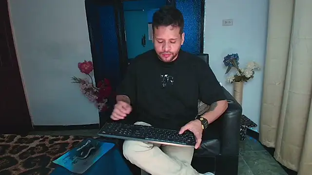 LucasGaeel online show from June 6, 2026, 12:27 am