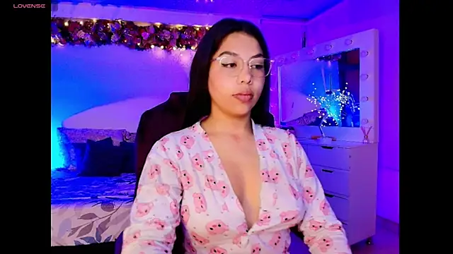 kloe28 online show from November 20, 2025, 3:51 am