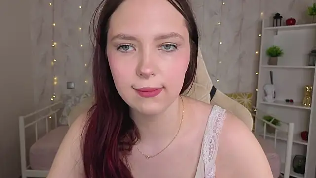 Monica  Queen online show from May 6, 2026, 5:33 am