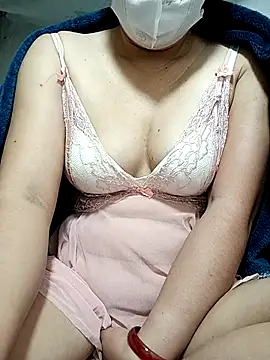 JinjinLy online show from October 25, 2025, 3:28 am