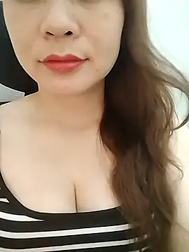 Girl Shy2000 online show from June 17, 2026, 3:17 am