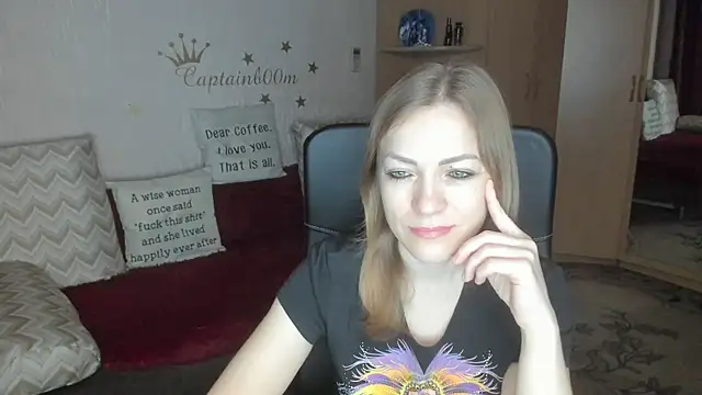 Tiffany Bates online show from November 19, 2025, 3:39 am