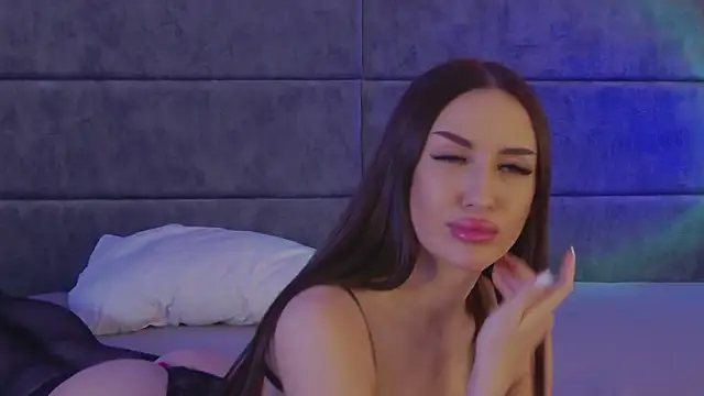 Luna Olsen online show from October 11, 2025, 7:15 pm