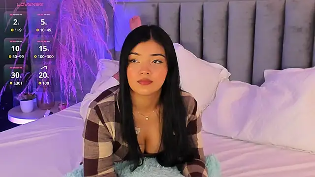 EmmaBlossom online show from November 5, 2025, 7:28 pm