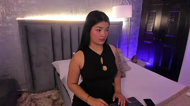 EmmaBlossom online show from June 14, 2026, 1:01 pm