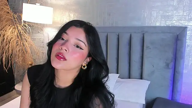 EmmaBlossom online show from May 6, 2026, 12:42 pm