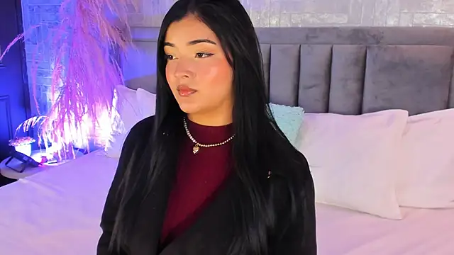 EmmaBlossom online show from November 13, 2025, 7:40 pm