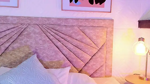 EmmaBlossom online show from February 3, 2026, 12:32 pm