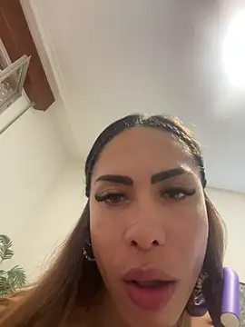 Naomi24herr online show from June 5, 2026, 1:06 pm