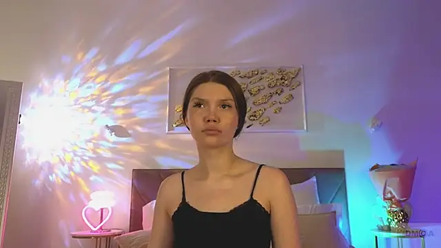 Nicole Broown  online show from November 14, 2025, 9:40 pm