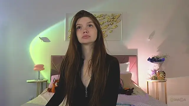 Nicole Broown  online show from November 30, 2025, 9:26 pm