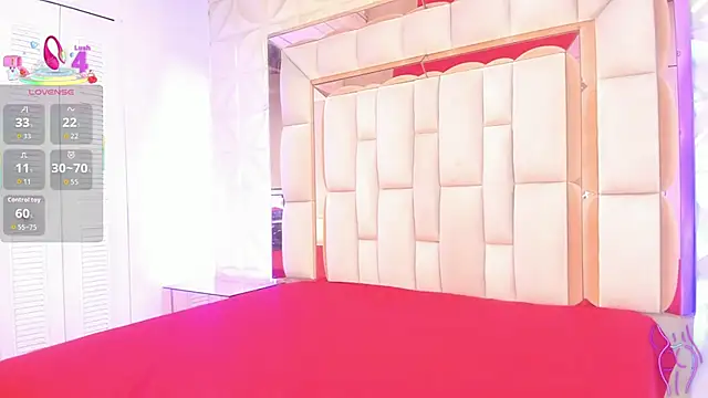 Sarah Adamss online show from November 17, 2025, 12:31 pm