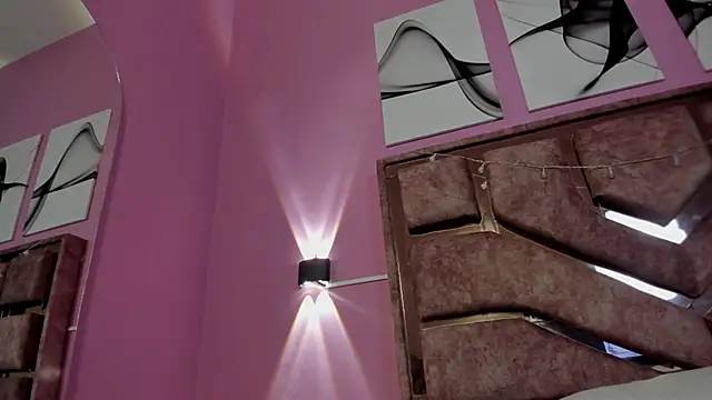 samantaa liov online show from November 3, 2025, 7:28 pm