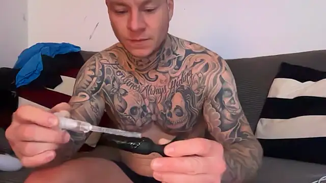 TeasySam online show from November 2, 2025, 11:21 pm