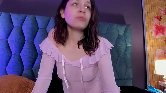 sophie blaake online show from June 30, 2026, 3:28 am