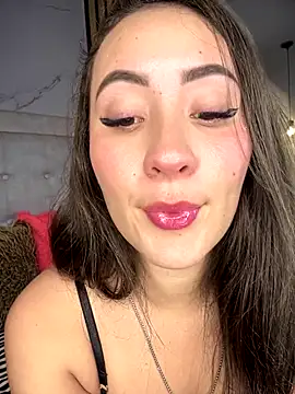 Honey noir online show from December 15, 2025, 7:41 pm