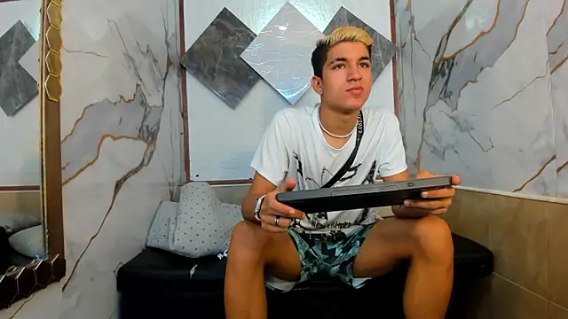 Stiben boy online show from October 7, 2025, 6:53 pm