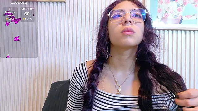 Snapshot of Abrilmirren chatting on March 6, 2026, 11:05 am Abrilmirren online show from March 6, 2026, 11:05 am