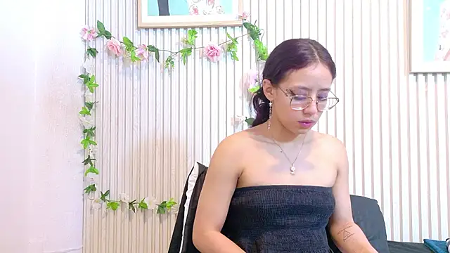 Snapshot of Abrilmirren chatting on March 7, 2026, 11:16 am Abrilmirren online show from March 7, 2026, 11:16 am