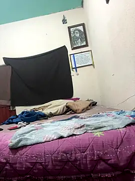 Sk3m veryhot online show from December 14, 2025, 3:24 am