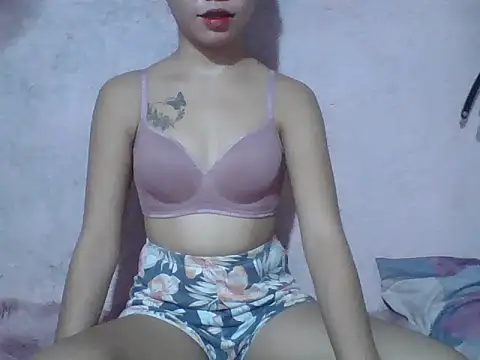 Snapshot of SweetPussie18x chatting on July 7, 2026, 7:23 am SweetPussie18x online show from July 7, 2026, 7:23 am