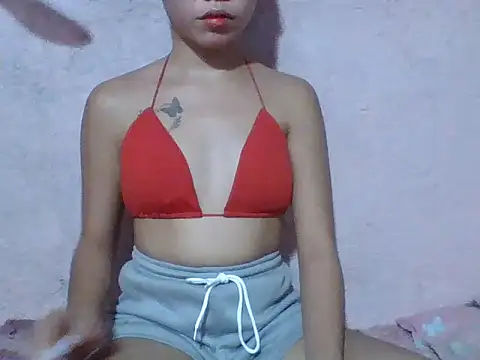 SweetPussie18x online show from June 15, 2026, 1:33 pm
