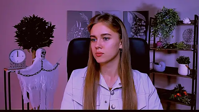 JuneWoods online show from October 22, 2025, 6:35 am