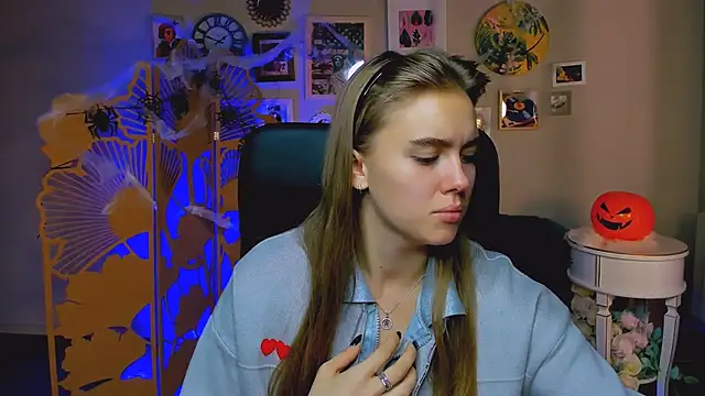 JuneWoods online show from October 27, 2025, 6:36 am