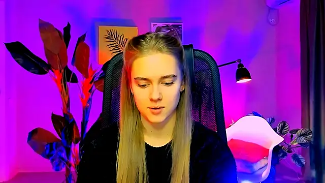 JuneWoods online show from December 1, 2025, 6:25 am