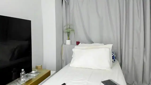 ConnieSmall24 online show from November 29, 2025, 11:05 pm