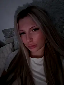 blondeeee online show from December 19, 2025, 5:48 pm