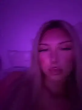Snapshot of blondeeee chatting on March 26, 2026, 6:17 pm blondeeee online show from March 26, 2026, 6:17 pm