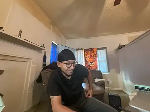 Snapshot of ThrowedWorldWide chatting on February 9, 2026, 5:44 pm ThrowedWorldWide online show from February 9, 2026, 5:44 pm