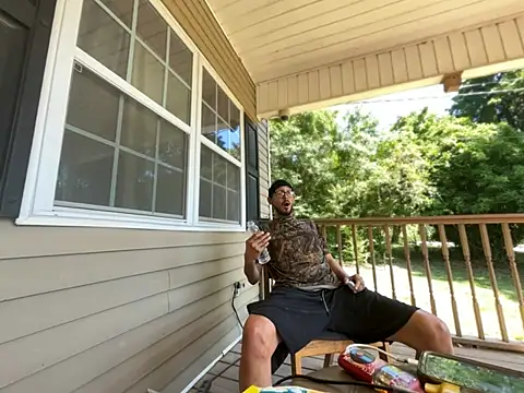 Snapshot of ThrowedWorldWide chatting on April 14, 2026, 7:08 pm ThrowedWorldWide online show from April 14, 2026, 7:08 pm