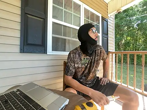 Snapshot of ThrowedWorldWide chatting on April 15, 2026, 3:16 pm ThrowedWorldWide online show from April 15, 2026, 3:16 pm