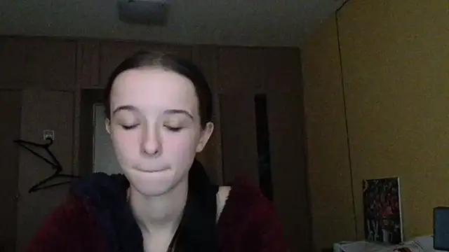 Snapshot of Emilia_Light chatting on October 8, 2025, 5:53 am Emilia Light online show from October 8, 2025, 5:53 am