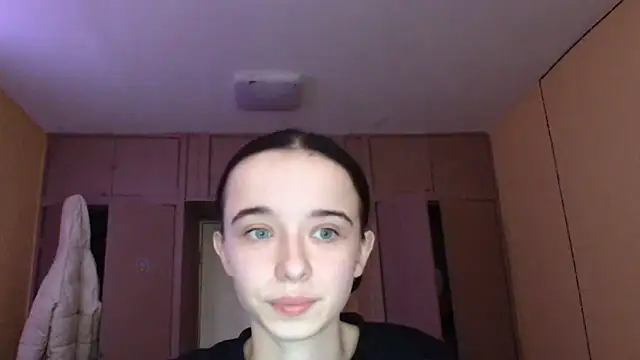 Snapshot of Emilia_Light chatting on November 22, 2025, 8:13 am Emilia Light online show from November 22, 2025, 8:13 am