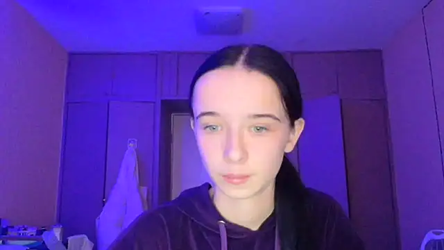 Snapshot of Emilia_Light chatting on November 14, 2025, 6:39 am Emilia Light online show from November 14, 2025, 6:39 am