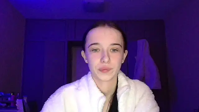 Snapshot of Emilia_Light chatting on February 6, 2026, 6:42 am Emilia Light online show from February 6, 2026, 6:42 am